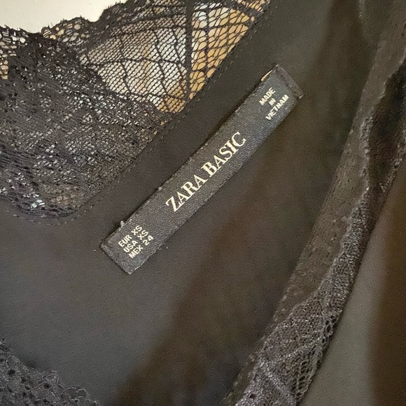 Black camisole with lace - Picture 3 of 3